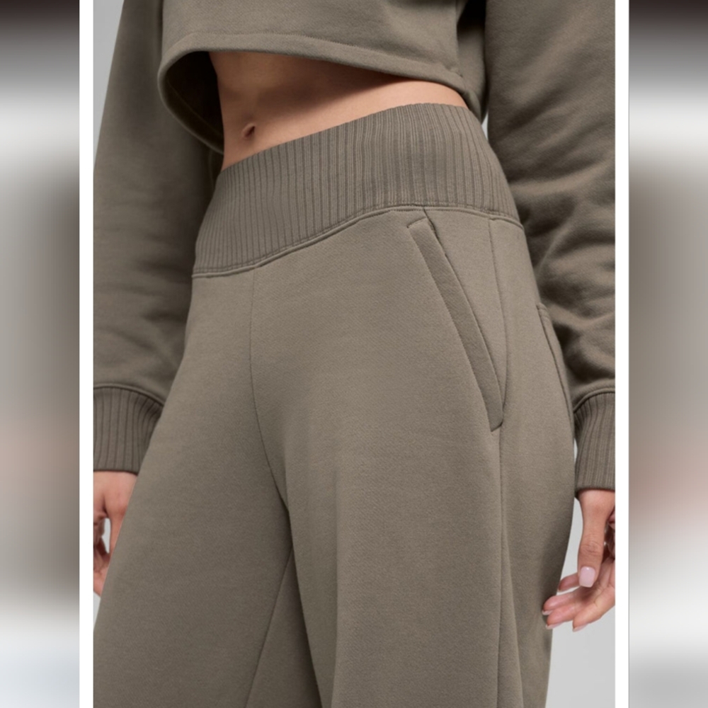 ALO Yoga🤎 NEW COLOR DROP Light Cocoa Wide Leg Sweatpant - Picture 9 of 10